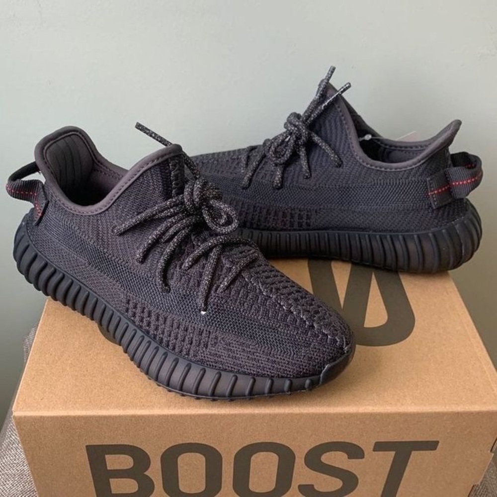 Women’s Yeezy 350 V2 Sneakers